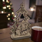 Drevený betlehem – Svätá rodina pod vianočným stromčekom