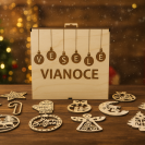 Drevené vianočné ozdoby v darčekovej krabičke – Veselé Vianoce (12 ks)