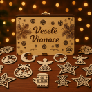 Drevené vianočné ozdoby v darčekovej krabičke – Veselé Vianoce (18 ks)