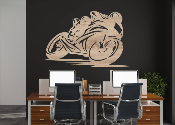 Drevený obraz na stenu – Pretekárska motorka v zákrute